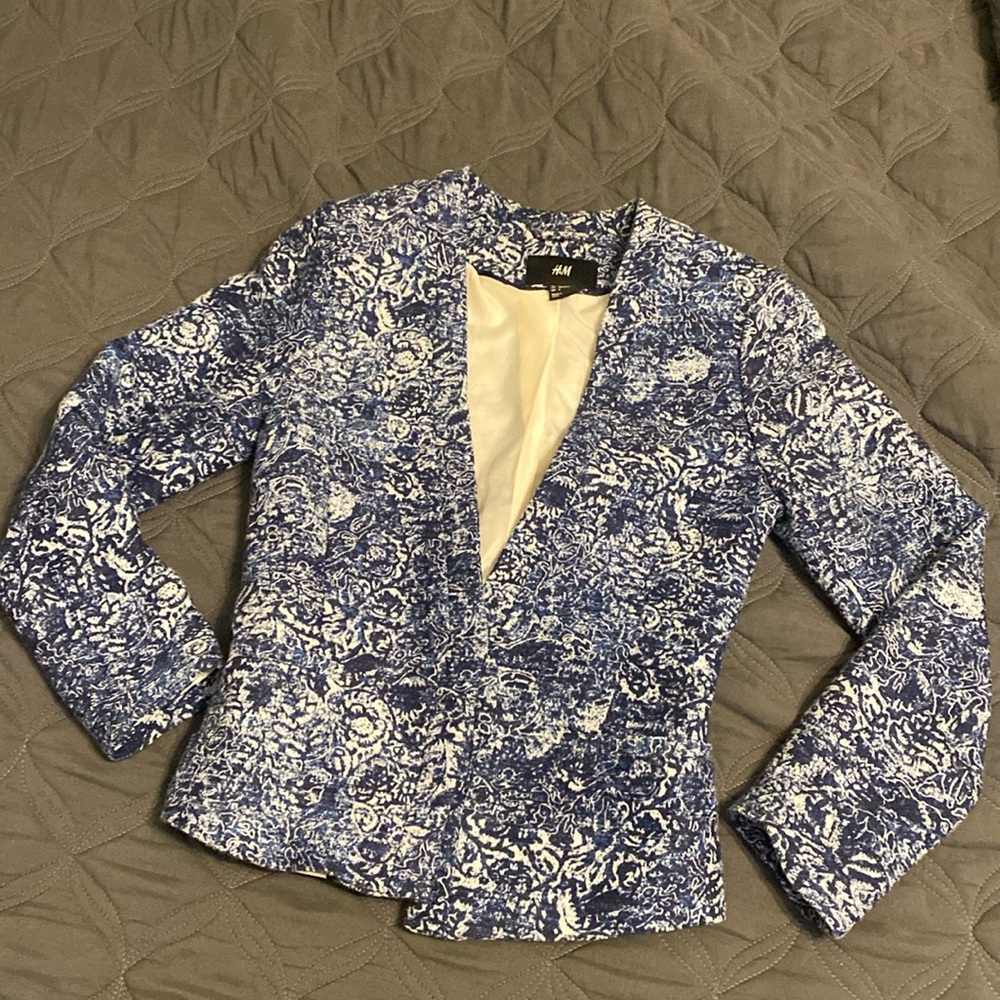 . H&M Cotton/Linen blue and white jacquard blazer w/full  lining